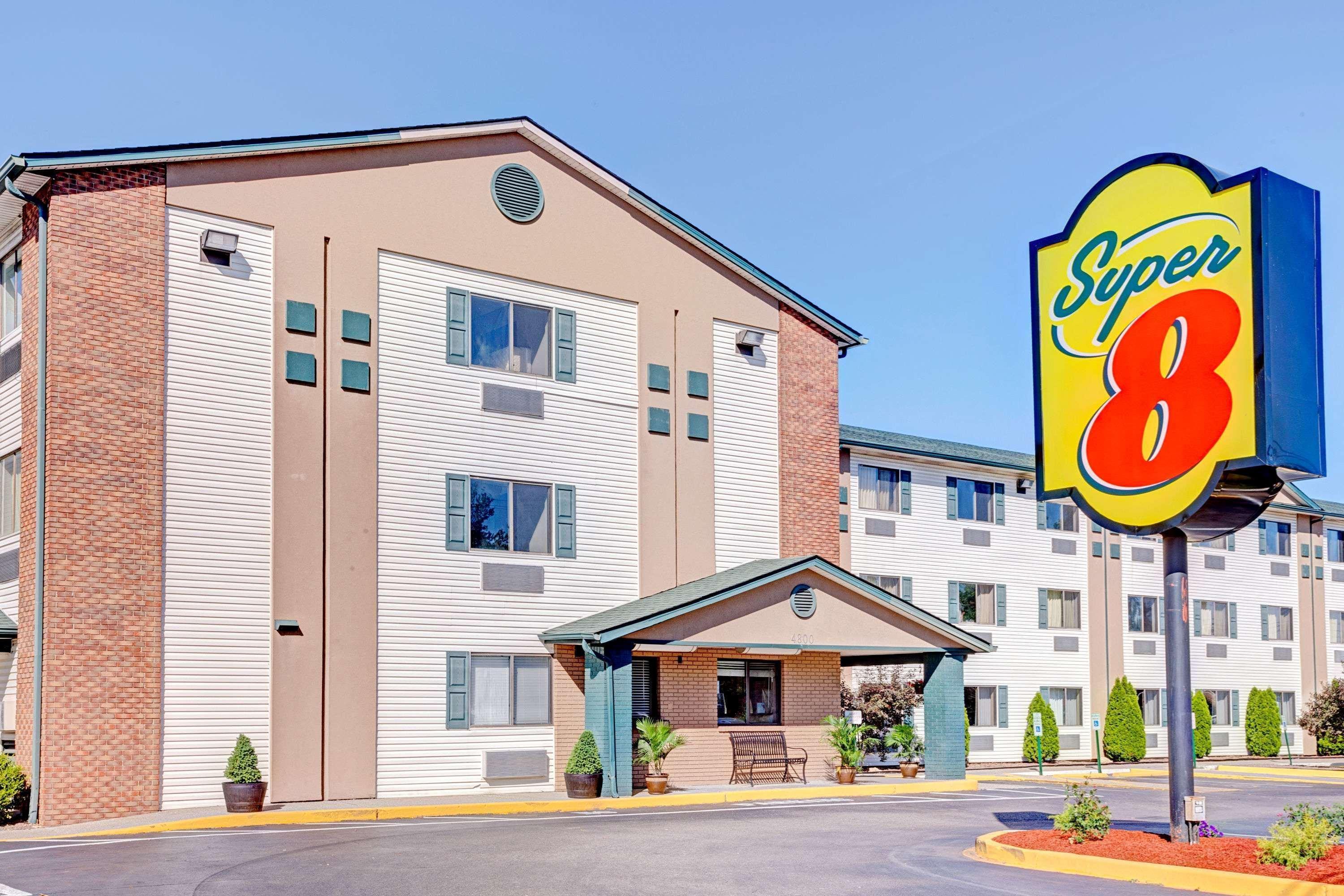 Super 8 By Wyndham Louisville Airport Exterior foto