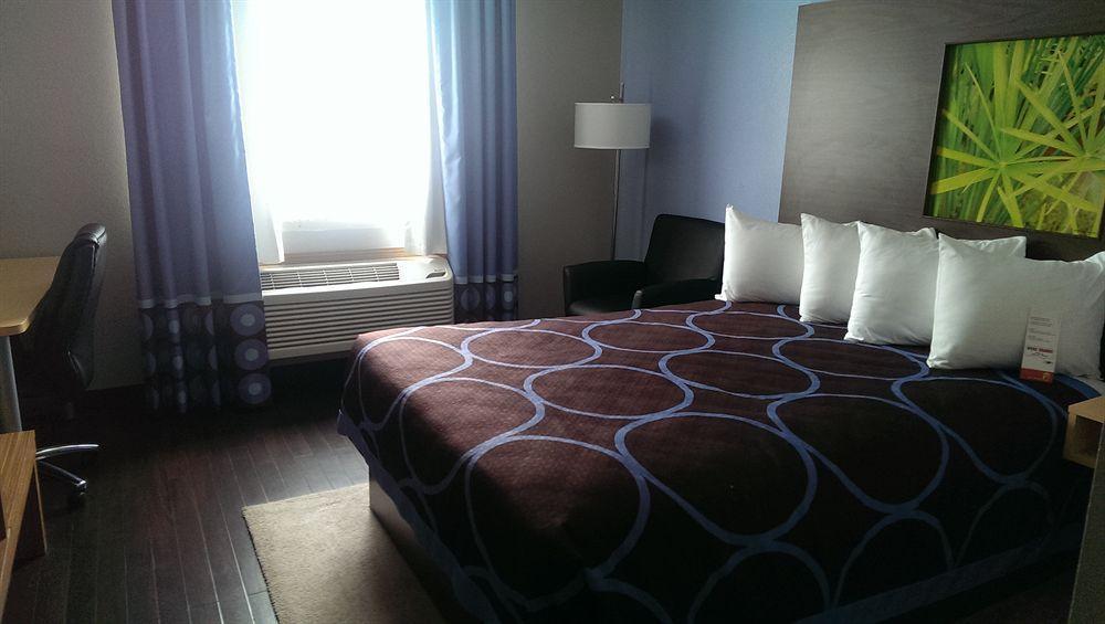 Super 8 By Wyndham Louisville Airport Exterior foto